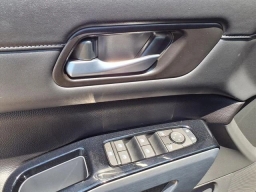 Nissan Pathfinder SL 2WD 2025