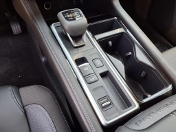 Nissan Pathfinder SL 2WD 2025