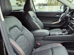 Nissan Pathfinder Platinum 2WD 2025