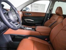 Nissan Pathfinder Platinum 2WD 2025