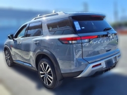 Nissan Pathfinder Platinum 2WD 2025