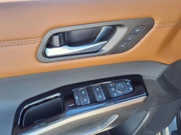 Nissan Pathfinder Platinum 2WD 2025