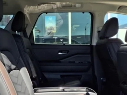 Nissan Pathfinder Platinum 2WD 2025