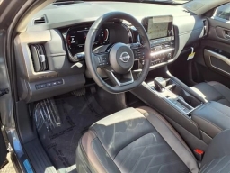 Nissan Pathfinder Platinum 2WD 2025