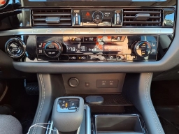 Nissan Pathfinder Platinum 4WD 2026