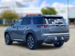 Nissan Pathfinder Platinum 2WD 2026