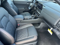 Nissan Pathfinder Platinum 2WD 2026