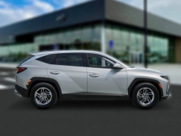 Hyundai Tucson SE FWD 2026