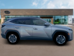 Hyundai Tucson SEL Premium FWD 2026