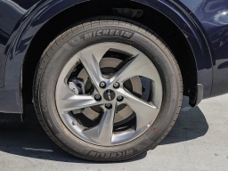 Genesis GV70 2.5T Select AWD 2026