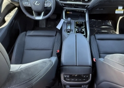 Lexus TX TX 550h+ Luxury AWD 2026