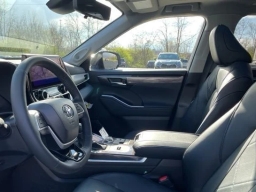 Toyota Highlander Hybrid Platinum AWD (Natl) 2026