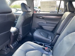 Toyota Highlander Hybrid Platinum AWD (Natl) 2026