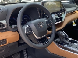 Toyota Highlander Hybrid Platinum AWD (Natl) 2026