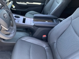 Toyota Sienna Platinum AWD 7-Passenger (Natl) 2026