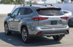 Toyota Highlander Hybrid XLE AWD (Natl) 2026