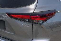 Toyota Highlander Hybrid XLE AWD (Natl) 2026