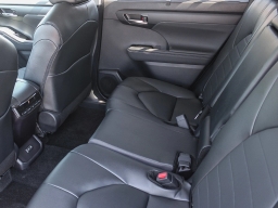 Toyota Highlander Hybrid XLE AWD (Natl) 2026