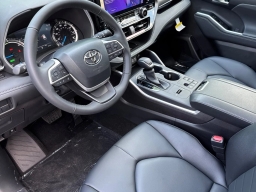 Toyota Highlander Hybrid XLE AWD (Natl) 2026