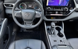 Toyota Highlander Hybrid XLE AWD (Natl) 2026