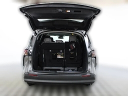 Toyota Sienna LE FWD 8-Passenger (Natl) 2026