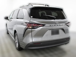 Toyota Sienna LE FWD 8-Passenger (Natl) 2026