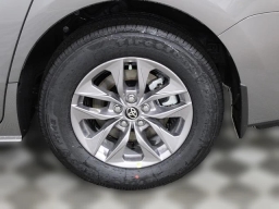 Toyota Sienna LE FWD 8-Passenger (Natl) 2026