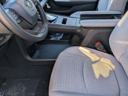 Toyota Sienna LE AWD 8-Passenger (Natl) 2026