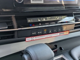 Toyota Sienna LE AWD 8-Passenger (Natl) 2026