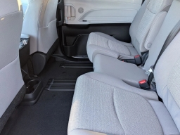 Toyota Sienna LE AWD 8-Passenger (Natl) 2026