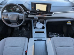 Toyota Sienna LE AWD 8-Passenger (Natl) 2026