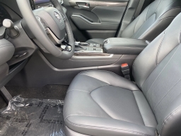 Toyota Highlander Hybrid Limited AWD (Natl) 2026