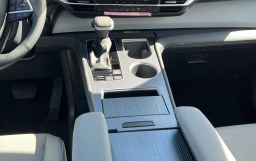 Toyota Sienna XLE FWD 8-Passenger (Natl) 2026