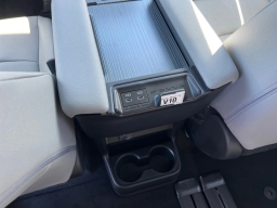 Toyota Sienna XLE FWD 8-Passenger (Natl) 2026