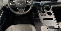 Toyota Sienna XLE FWD 8-Passenger (Natl) 2026