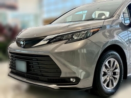 Toyota Sienna XLE FWD 8-Passenger (Natl) 2026