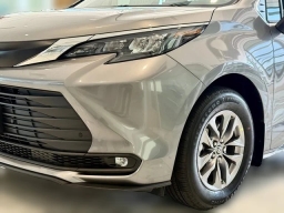 Toyota Sienna XLE FWD 8-Passenger (Natl) 2026
