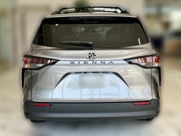 Toyota Sienna XLE FWD 8-Passenger (Natl) 2026