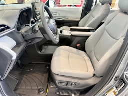 Toyota Sienna XLE FWD 8-Passenger (Natl) 2026