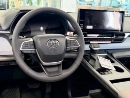 Toyota Sienna XLE FWD 8-Passenger (Natl) 2026