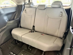 Toyota Sienna XLE FWD 8-Passenger (Natl) 2026
