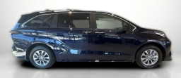 Toyota Sienna XLE FWD 8-Passenger (Natl) 2026