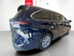Toyota Sienna XLE FWD 8-Passenger (Natl) 2026