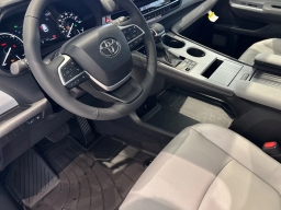 Toyota Sienna XLE FWD 8-Passenger (Natl) 2026