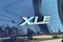 Toyota Sienna XLE FWD 8-Passenger (Natl) 2026