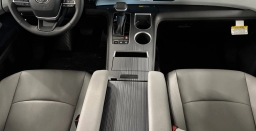 Toyota Sienna XLE FWD 8-Passenger (Natl) 2026