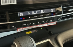 Toyota Sienna XLE FWD 8-Passenger (Natl) 2026