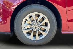 Toyota Sienna XLE FWD 8-Passenger (Natl) 2026