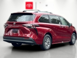 Toyota Sienna XLE FWD 8-Passenger (Natl) 2026