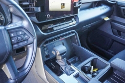 Toyota Tundra 2WD SR Double Cab 6.5' Bed (Natl) 2026